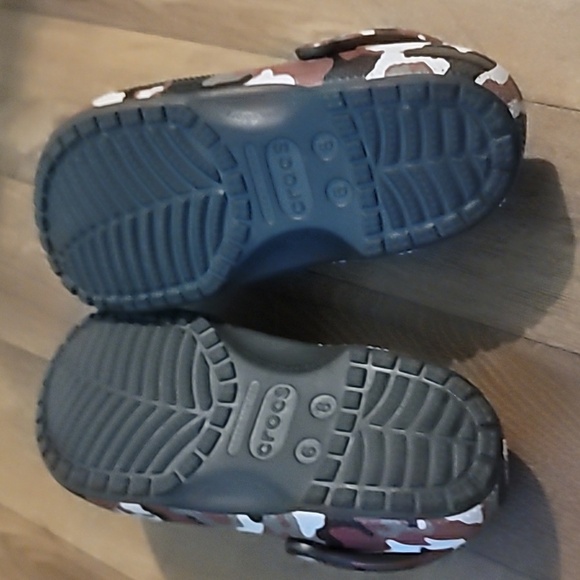 Maroon White Gray Camo Croocs - Picture 5 of 8